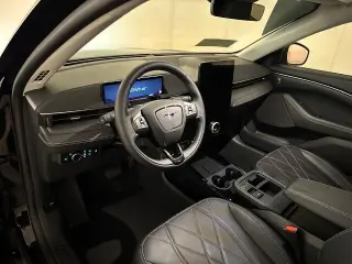 Ford Mustang Mach-E 2025 Select SUV de 4 puertas