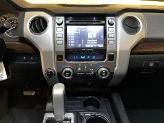 Toyota Tundra 2014 4x4 Limited 4dr CrewMax Cab Pickup SB (5.7L V8 FFV)