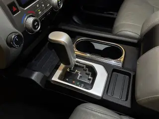Toyota Tundra 2014 4x4 Limited 4dr CrewMax Cab Pickup SB (5.7L V8 FFV)