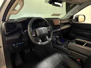 Toyota Tundra 2024 4x4 SR 4p CrewMax Cab Pickup SB
