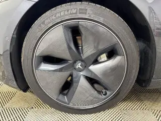 Tesla Model 3 2018 AWD Long Range 4dr Fastback
