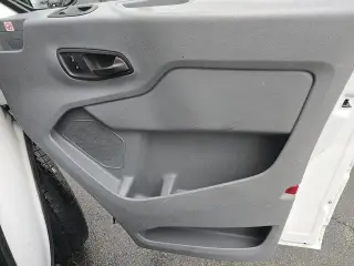 Furgoneta de carga Ford Transit 2019 250 3 puertas LWB Techo Medio con puerta corrediza del lado del pasajero