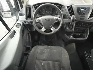 Furgoneta de carga Ford Transit 2019 250 3 puertas LWB Techo Medio con puerta corrediza del lado del pasajero