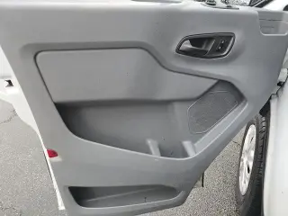 Furgoneta de carga Ford Transit 2019 250 3 puertas LWB Techo Medio con puerta corrediza del lado del pasajero