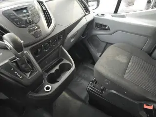 Furgoneta de carga Ford Transit 2019 250 3 puertas LWB Techo Medio con puerta corrediza del lado del pasajero