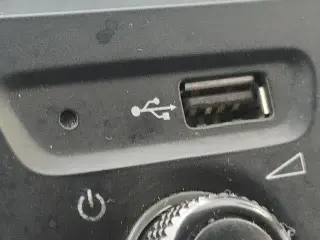 Furgoneta de carga Ford Transit 2019 250 3 puertas LWB Techo Medio con puerta corrediza del lado del pasajero