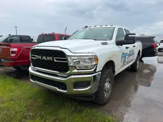 Ram 3500 2024 4x4 Tradesman 4 puertas Cabina Crew 6.3 pies. SRW Pickup