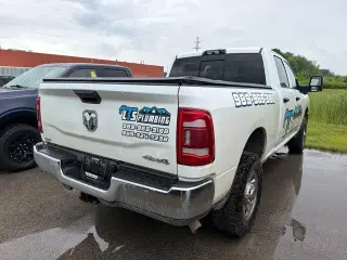 Ram 3500 2024 4x4 Tradesman 4 puertas Cabina Crew 6.3 pies. SRW Pickup