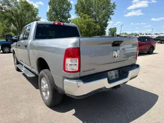 Ram 2500 2024 4x4 Big Horn Cabina Crew de 4 puertas, caja de 6.3 pies