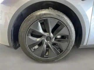 Tesla Model Y 2025 AWD Long Range 4p Crossover