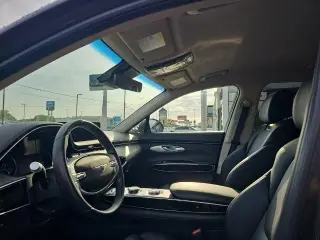 Genesis GV70 2025 AWD 2.5T Standard 4p SUV