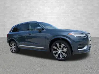 Volvo XC90 2024 AWD B6 Plus Tema Brillante 7 Pasajeros 4 puertas SUV