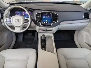 Volvo XC90 2024 AWD B6 Plus Tema Brillante 7 Pasajeros 4 puertas SUV