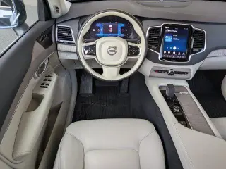 Volvo XC90 2024 AWD B6 Plus Tema Brillante 7 Pasajeros 4 puertas SUV