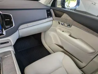 Volvo XC90 2024 AWD B6 Plus Tema Brillante 7 Pasajeros 4 puertas SUV