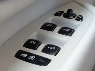 Volvo XC90 2024 AWD B6 Plus Tema Brillante 7 Pasajeros 4 puertas SUV