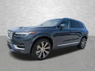 Volvo XC90 2024 AWD B6 Plus Tema Brillante 7 Pasajeros 4 puertas SUV