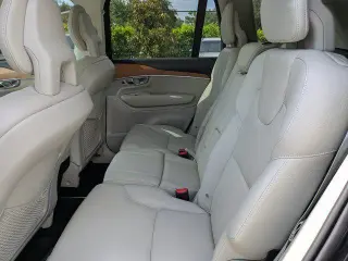 Volvo XC90 2022 AWD T6 Momentum 7 pasajeros 4 puertas SUV