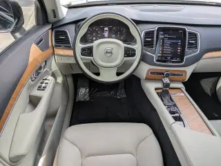Volvo XC90 2022 AWD T6 Momentum 7 pasajeros 4 puertas SUV