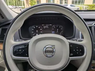 Volvo XC90 2022 AWD T6 Momentum 7 pasajeros 4 puertas SUV