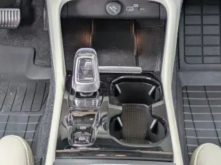 Volvo XC40 2025 AWD B5 Plus Tema Brillante 4 puertas SUV