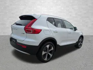 Volvo XC40 2025 AWD B5 Plus Tema Brillante 4 puertas SUV