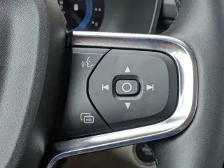 Volvo XC40 2025 AWD B5 Plus Tema Brillante 4 puertas SUV