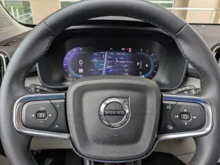 Volvo XC40 2025 AWD B5 Plus Tema Brillante 4 puertas SUV