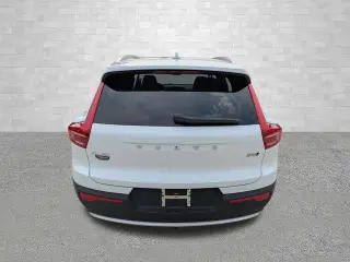 Volvo XC40 2025 AWD B5 Plus Tema Brillante 4 puertas SUV