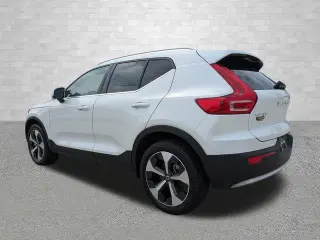Volvo XC40 2025 AWD B5 Plus Tema Brillante 4 puertas SUV