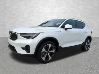 Volvo XC40 2025 AWD B5 Plus Tema Brillante 4 puertas SUV