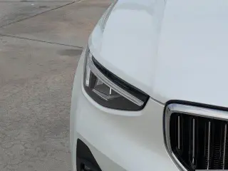 Volvo XC40 2025 AWD B5 Plus Tema Brillante 4 puertas SUV