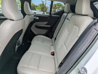 Volvo XC40 2023 AWD B5 Plus Tema Oscuro 4 puertas SUV