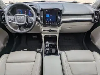 Volvo XC40 2023 AWD B5 Plus Tema Oscuro 4 puertas SUV