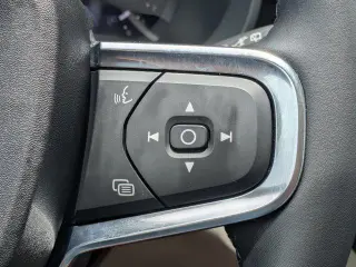 Volvo XC40 2023 AWD B5 Plus Tema Oscuro 4 puertas SUV