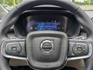 Volvo XC40 2023 AWD B5 Plus Tema Oscuro 4 puertas SUV