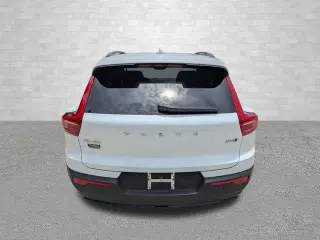 Volvo XC40 2023 AWD B5 Plus Tema Oscuro 4 puertas SUV