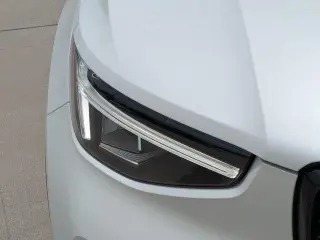 Volvo XC40 2023 AWD B5 Plus Tema Oscuro 4 puertas SUV