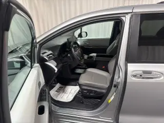 Toyota Sienna 2025 XLE 8-Pasajeros 4p Minivan
