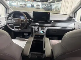 Toyota Sienna 2025 XLE 8-Pasajeros 4p Minivan