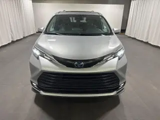 Toyota Sienna 2025 XLE 8-Pasajeros 4p Minivan