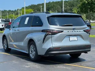Toyota Sienna 2025 XLE 8-Pasajeros 4p Minivan
