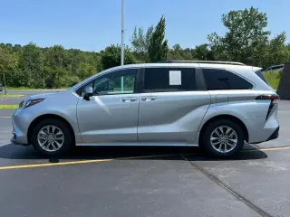 Toyota Sienna 2025 XLE 8-Pasajeros 4p Minivan