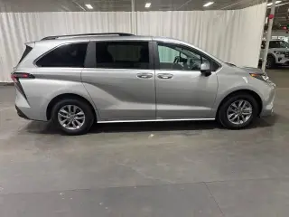 Toyota Sienna 2025 XLE 8-Pasajeros 4p Minivan