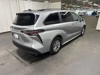 Toyota Sienna 2025 XLE 8-Pasajeros 4p Minivan