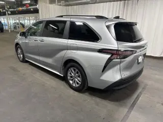 Toyota Sienna 2025 XLE 8-Pasajeros 4p Minivan