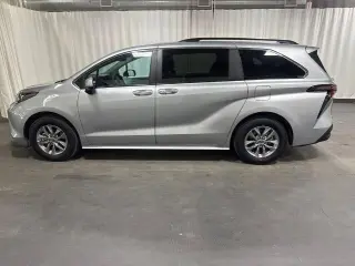 Toyota Sienna 2025 XLE 8-Pasajeros 4p Minivan