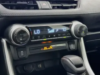 Toyota RAV4 2025 XLE 4 puertas SUV