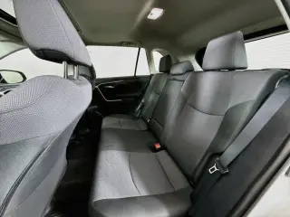 Toyota RAV4 2025 XLE 4 puertas SUV