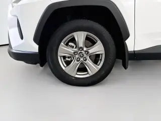 Toyota RAV4 2025 XLE 4 puertas SUV